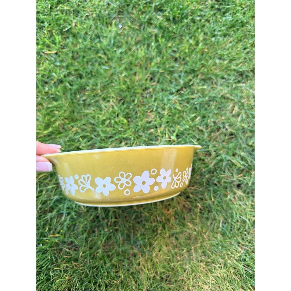 PREOWNED VINTAGE PYREX GREEN FLORAL DAISY PRINT BOWL